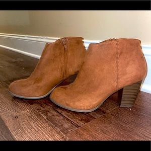 Old navy brown shoes